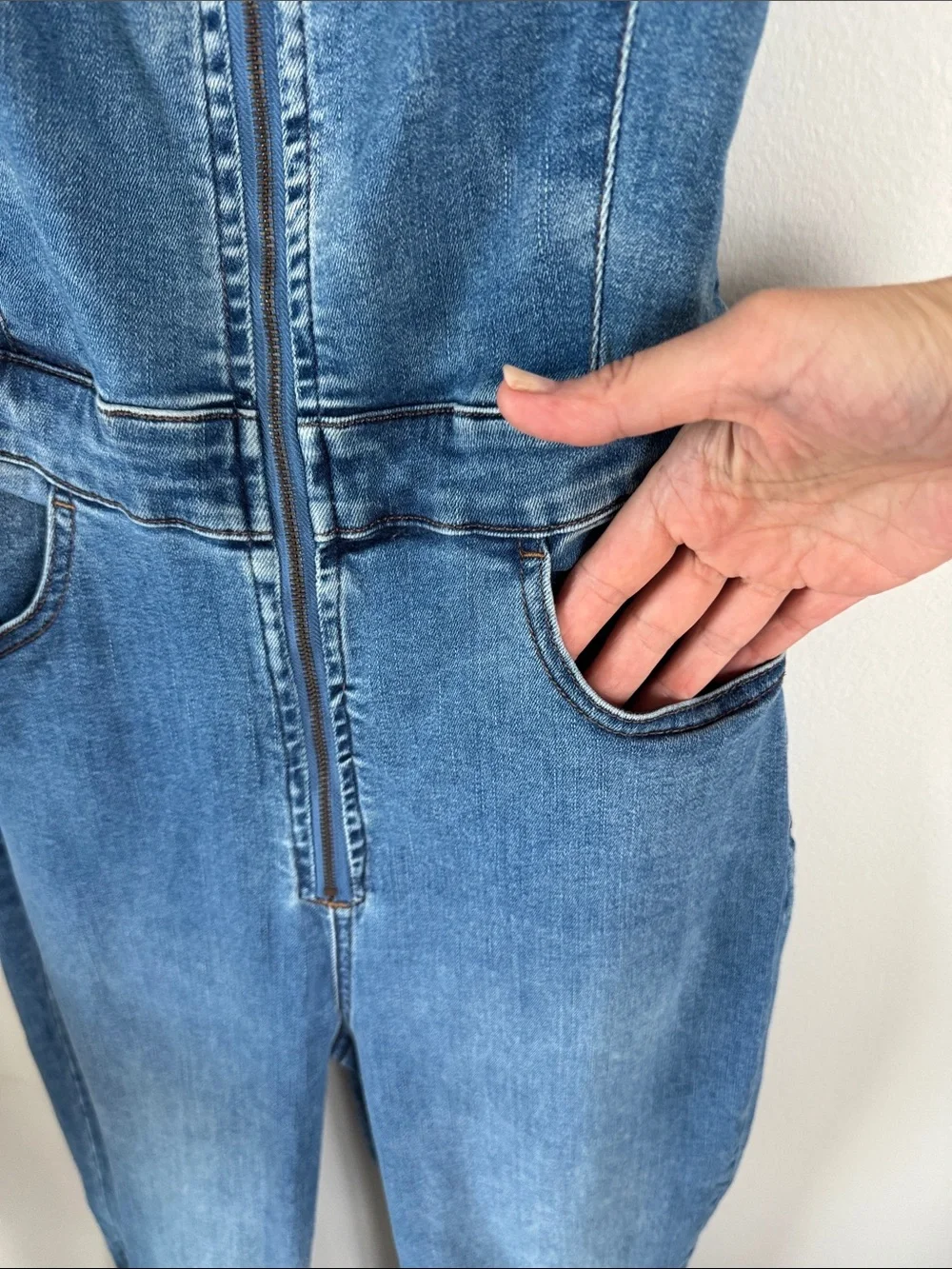 We The Free Denim Jumpsuit Size 10 Open Back Wide Leg Zip Front Free People - Picture 5 of 10